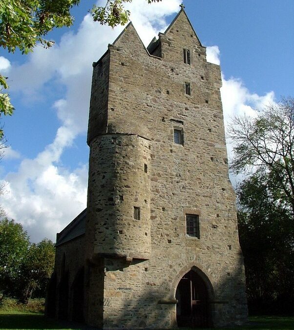 “Explorez l’Ermitage Saint Gerbold à Gratot près de Coutances, Manche – Un Voyage Historique avec La Maison Folia”