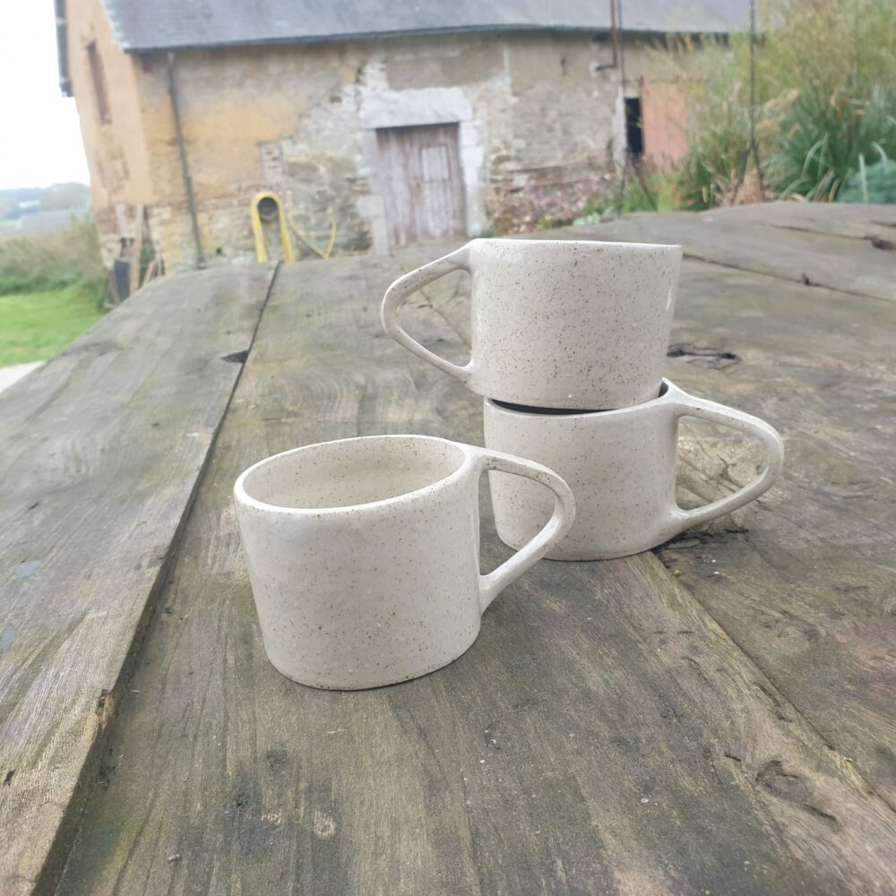 Tasse en grès pyrité avec poignée épingle– Design artisanal unique – Image 6