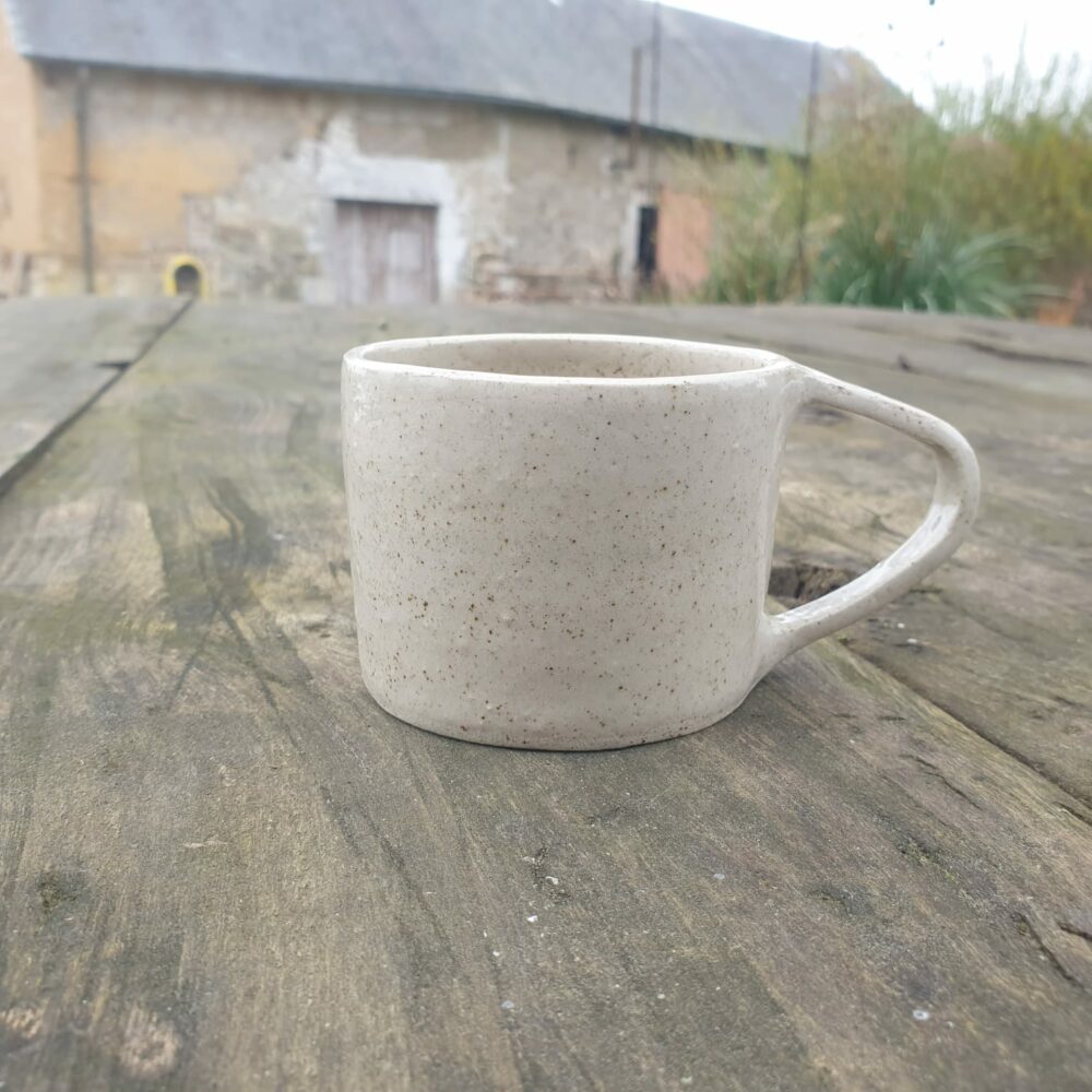 Tasse en grès pyrité avec poignée épingle– Design artisanal unique – Image 7