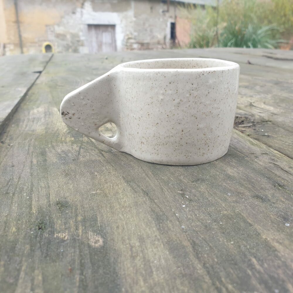 Tasse en grès pyrité avec poignée épingle– Design artisanal unique – Image 11