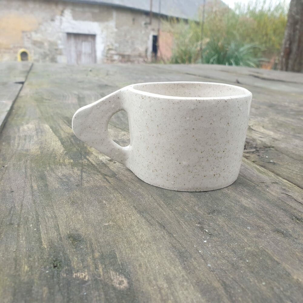 Tasse en grès pyrité avec poignée épingle– Design artisanal unique – Image 12